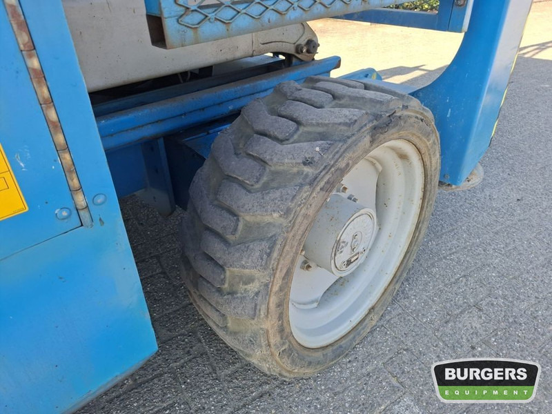 Žirklinis keltuvas Genie GS4390 RT: foto 11