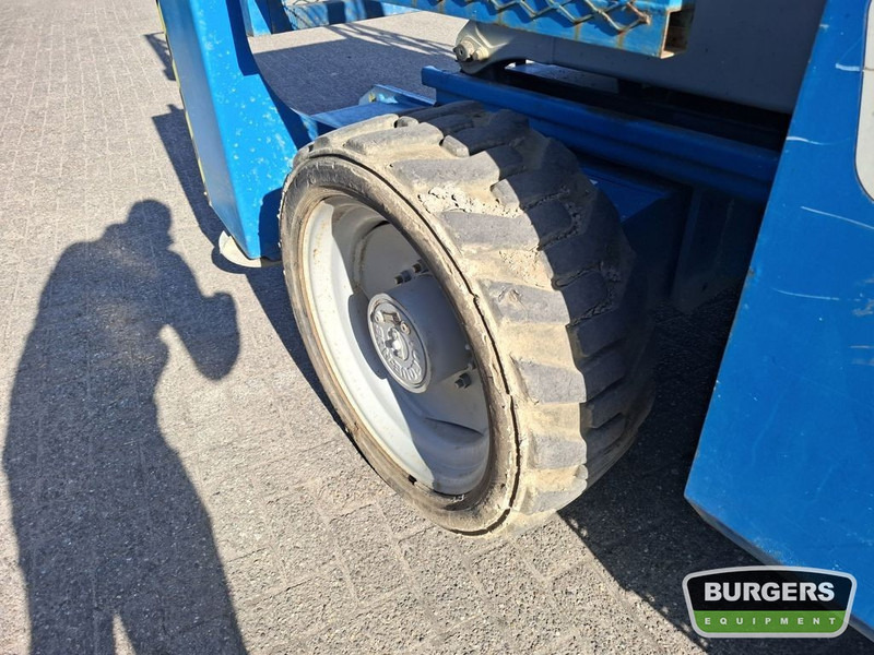 Žirklinis keltuvas Genie GS4390 RT: foto 12
