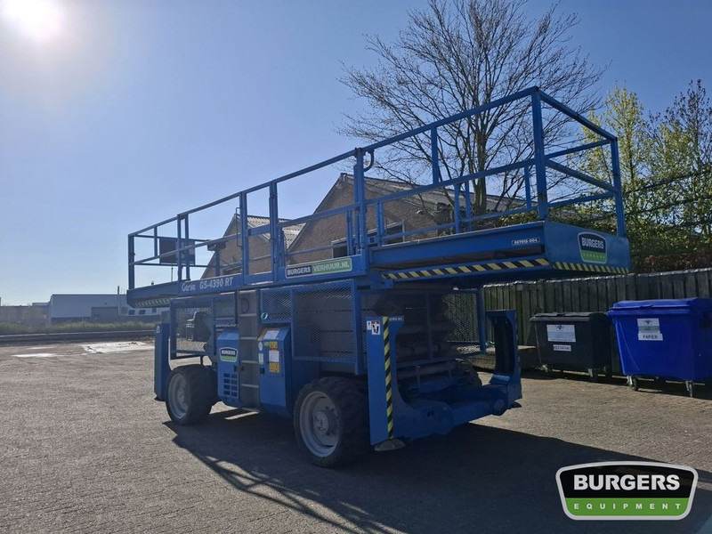 Genie GS4390 RT - Žirklinis keltuvas: foto 4 Genie GS4390 RT - Žirklinis keltuvas: foto 4