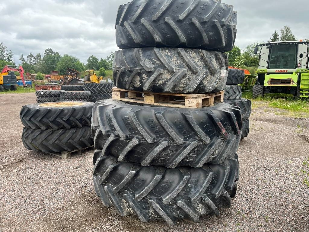 Agrimax 650/65-38 420/85-28 till Case MX 135 - Padanga - Žemės ūkio technika: foto 1 Agrimax 650/65-38 420/85-28 till Case MX 135 - Padanga - Žemės ūkio technika: foto 1
