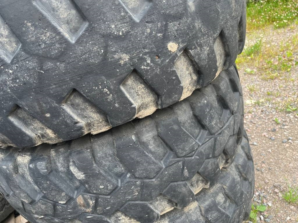 Michelin 335/80-20 till Volvo L30 Zettelmeyer - Padanga - Statybinė technika: foto 3 Michelin 335/80-20 till Volvo L30 Zettelmeyer - Padanga - Statybinė technika: foto 3
