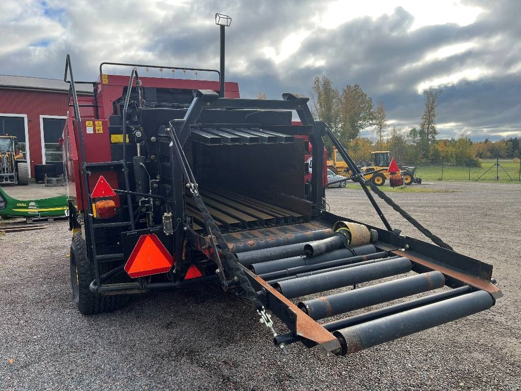 New Holland BB 960 A Dismantled: only spare parts - Stačiakampių ryšulių presas: foto 4 New Holland BB 960 A Dismantled: only spare parts - Stačiakampių ryšulių presas: foto 4