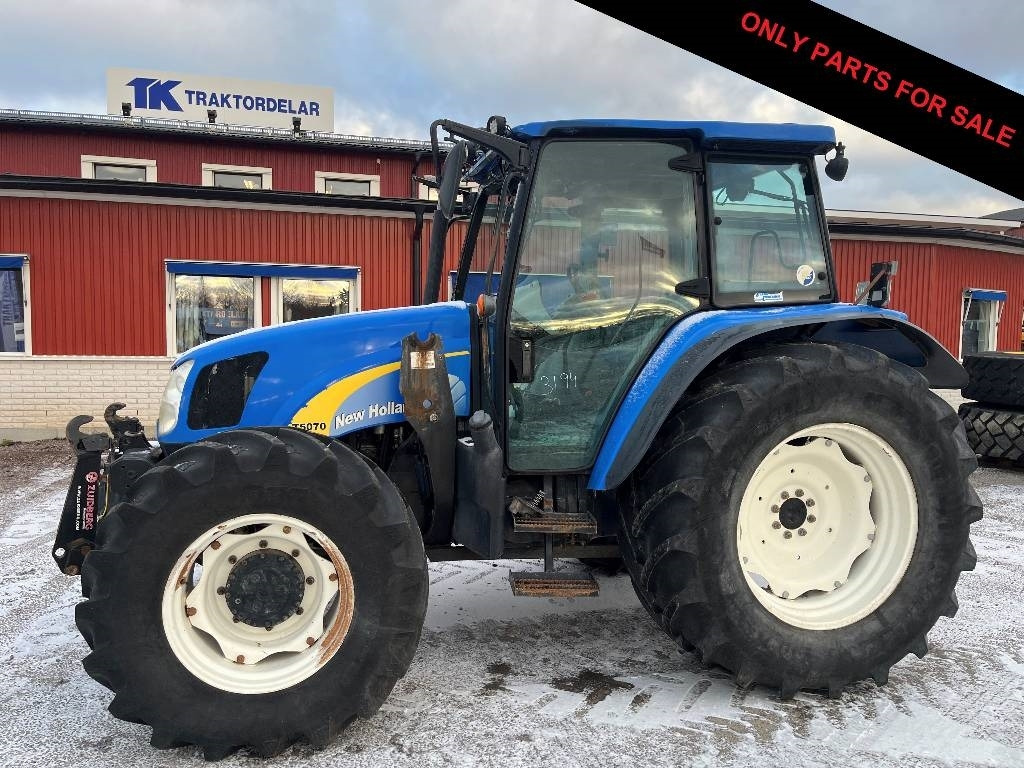 New Holland T 5070 Dismantled. Only spare parts - Traktorius: foto 1 New Holland T 5070 Dismantled. Only spare parts - Traktorius: foto 1