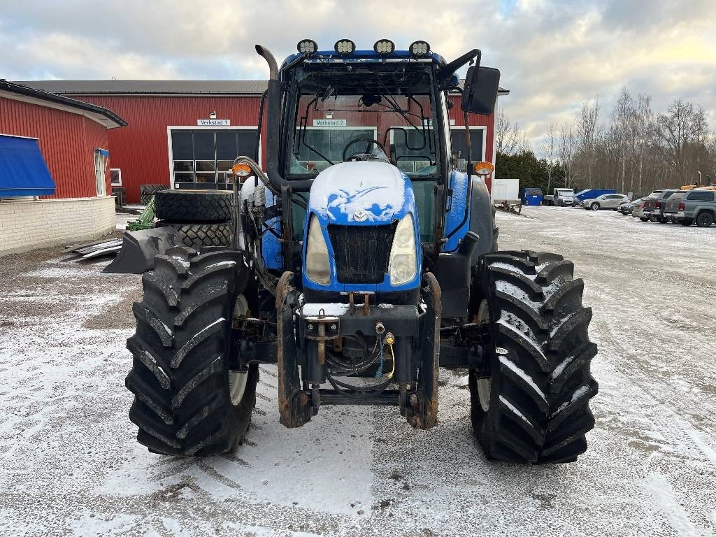 New Holland T 5070 Dismantled. Only spare parts - Traktorius: foto 2 New Holland T 5070 Dismantled. Only spare parts - Traktorius: foto 2