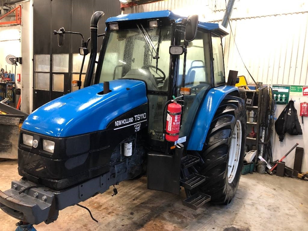 New Holland TS 110 Dismantled: only spare parts - Traktorius: foto 4 New Holland TS 110 Dismantled: only spare parts - Traktorius: foto 4