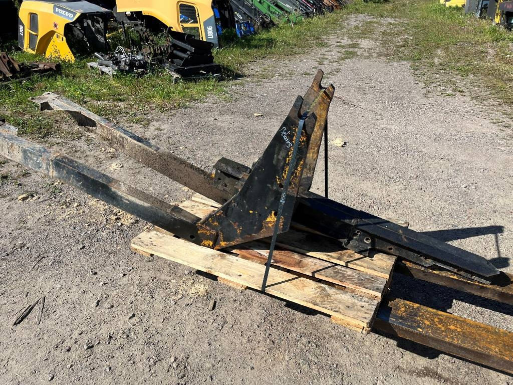 Lastarfäste Trima till Belarus 820 - Padargas - Krautuvas: foto 1 Lastarfäste Trima till Belarus 820 - Padargas - Krautuvas: foto 1