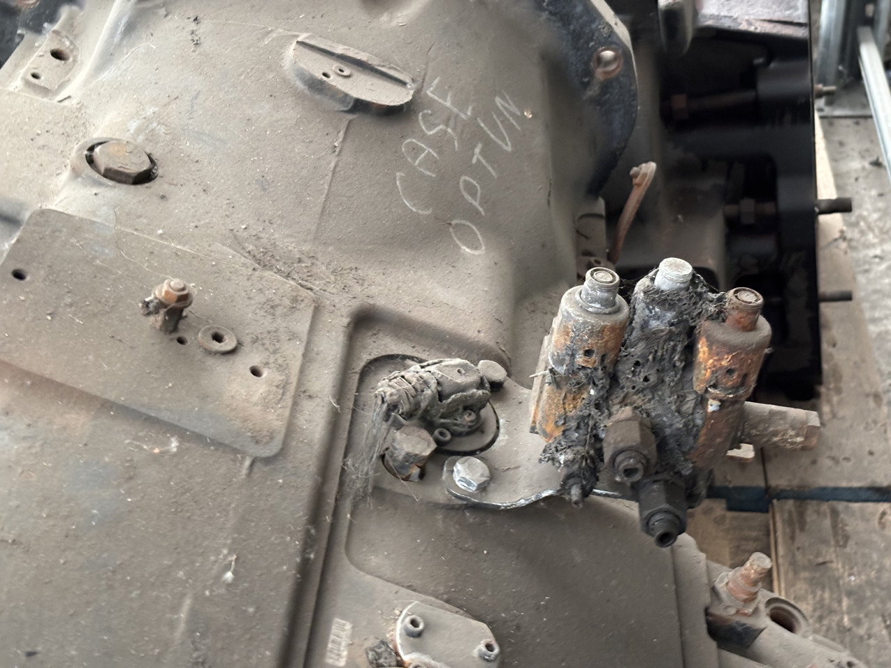 CNH 47639631 Skrzynia Biegów AutoCommand New Holland T7. 275 Case 270 Optum - Pavarų dėžė - Žemės ūkio technika: foto 5 CNH 47639631 Skrzynia Biegów AutoCommand New Holland T7. 275 Case 270 Optum - Pavarų dėžė - Žemės ūkio technika: foto 5