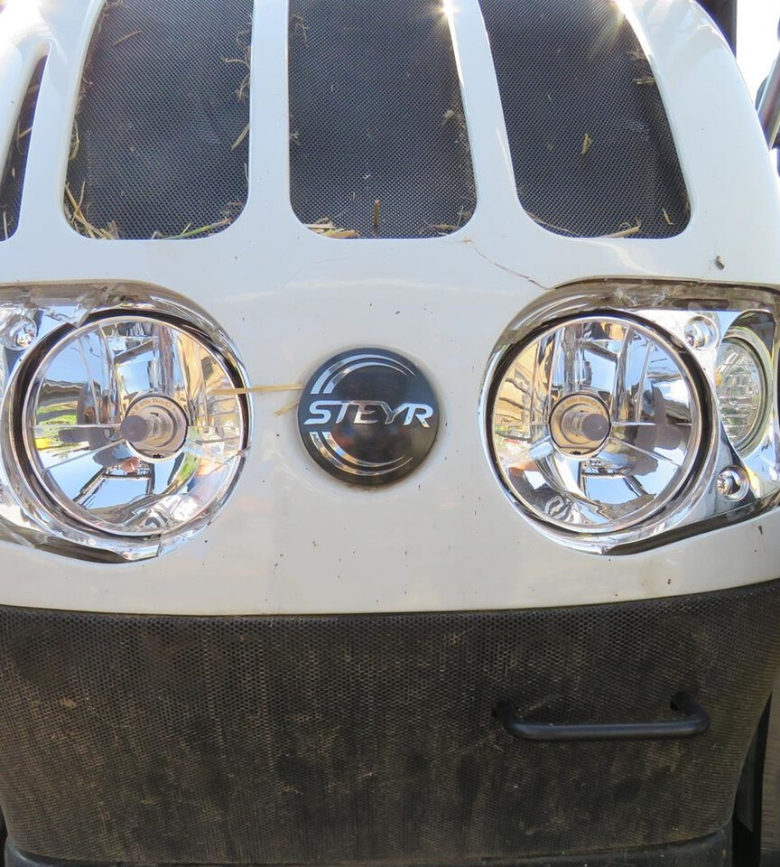 Ciągnik rolniczy Steyr 4085 Pokrywa silnika / Maska / Klapa Silnika - Kapotas - Žemės ūkio technika: foto 2 Ciągnik rolniczy Steyr 4085 Pokrywa silnika / Maska / Klapa Silnika - Kapotas - Žemės ūkio technika: foto 2