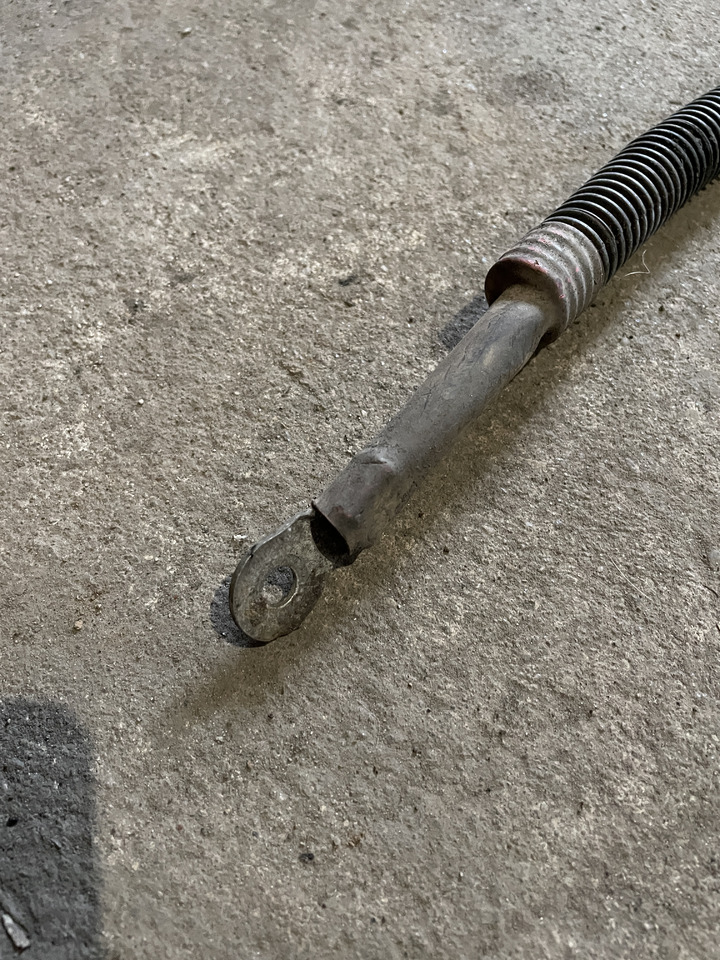 Claas Arion 550-520 650-620 - kabel przewód eletryczny alternator - rozrusznik 0021505462 - Kabeliai/ Laidai - Traktorius: foto 3 Claas Arion 550-520 650-620 - kabel przewód eletryczny alternator - rozrusznik 0021505462 - Kabeliai/ Laidai - Traktorius: foto 3