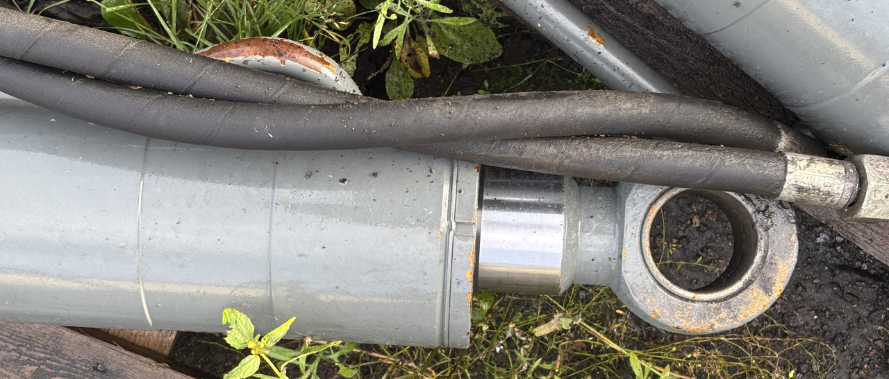 Claas Scorpion 7040 Siłownik Podnoszenia Siłownik Wyrównania 0013003700 0013003720 - Hidraulinis cilindras - Teleskopinis krautuvas: foto 2 Claas Scorpion 7040 Siłownik Podnoszenia Siłownik Wyrównania 0013003700 0013003720 - Hidraulinis cilindras - Teleskopinis krautuvas: foto 2