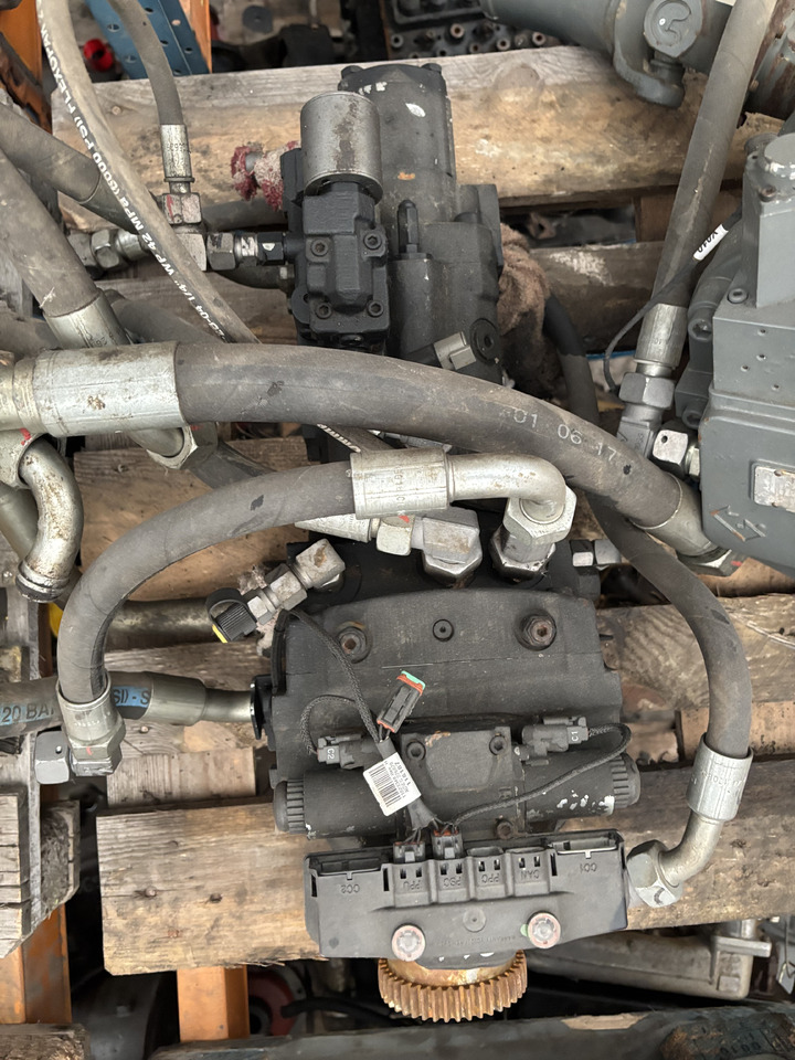 Claas Scorpion 736 Pompa Hydrauliczna - Hidraulinis siurblys - Žemės ūkio technika: foto 3 Claas Scorpion 736 Pompa Hydrauliczna - Hidraulinis siurblys - Žemės ūkio technika: foto 3