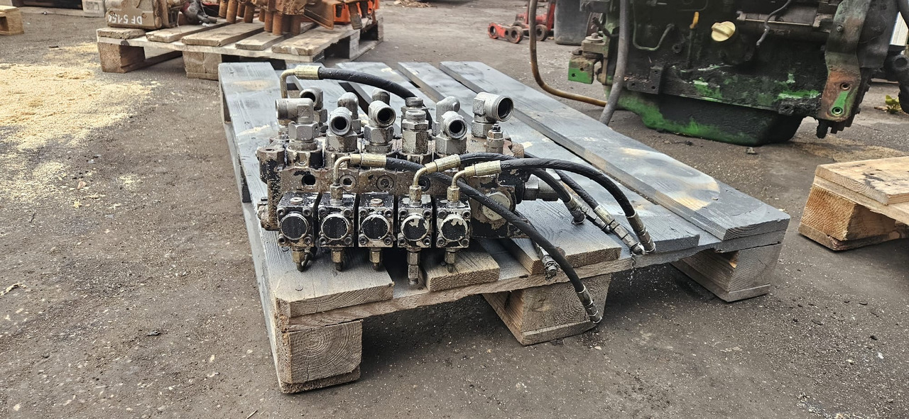 Hidraulika - Žemės ūkio technika Claas Scorpion Kramer - rozdzielacz hydrauliczny Bucher 1000277214: foto 7