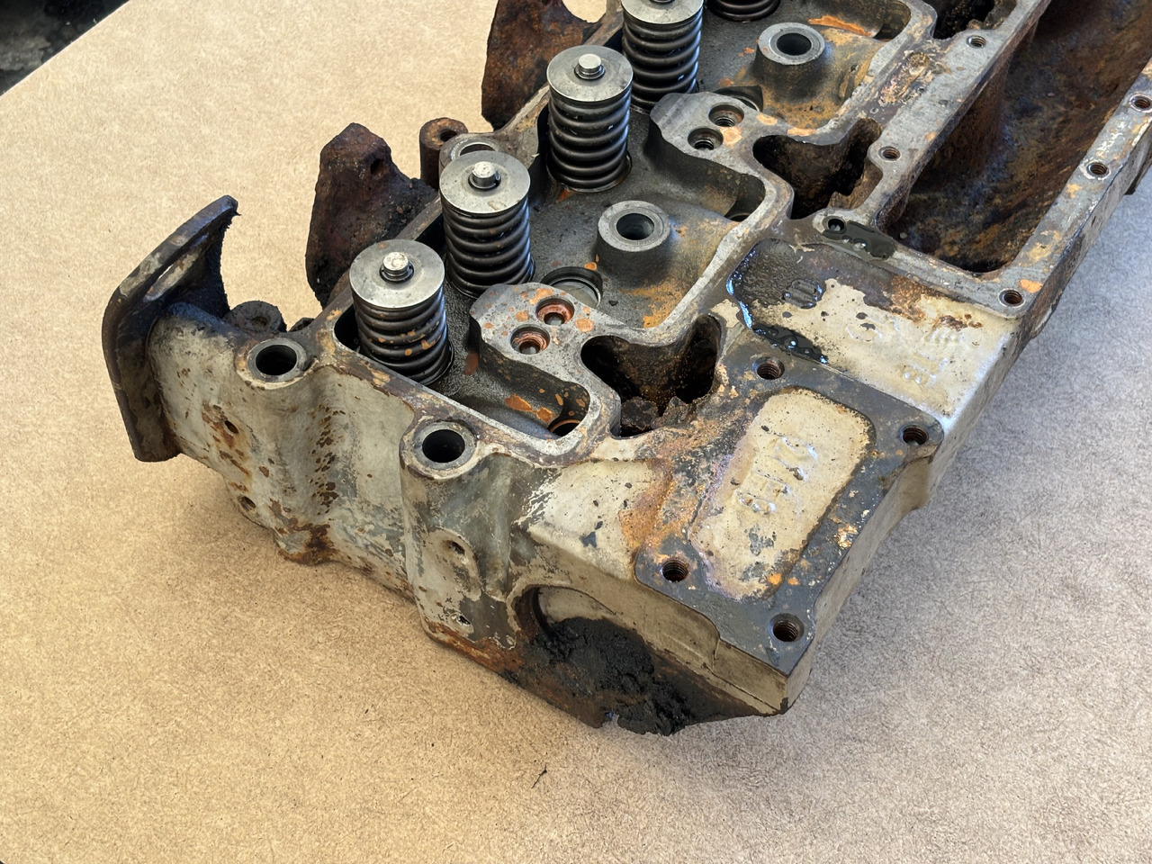 Cummins 6CT 6CT8.3 6C8.3 Głowica Cylindra j925642 3936180 - Cilindrų galvutė: foto 2 Cummins 6CT 6CT8.3 6C8.3 Głowica Cylindra j925642 3936180 - Cilindrų galvutė: foto 2