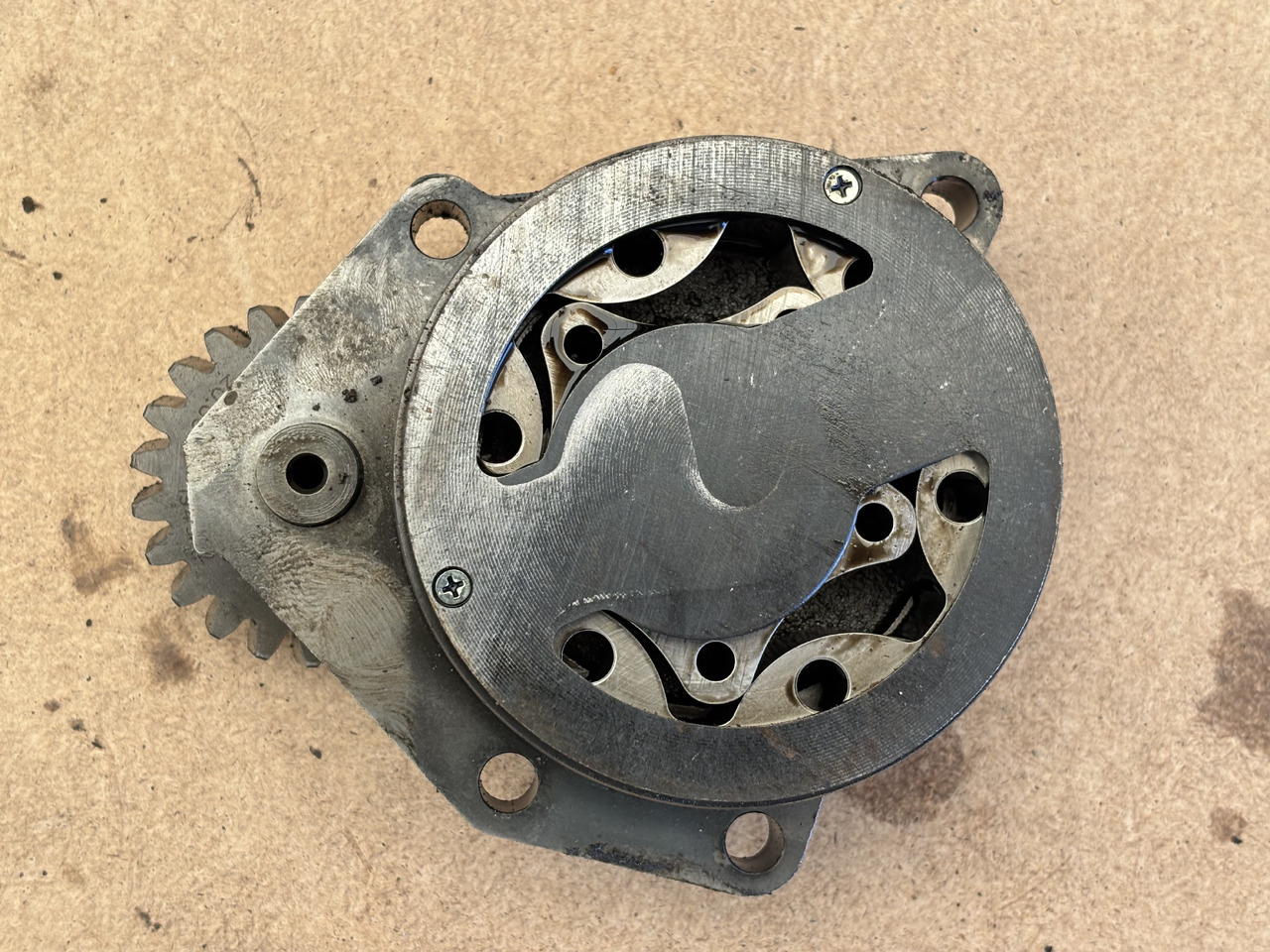 Cummins 6CT 6CT8.3 6C8.3 QSC8.3 ISC8.3 Pompa oleju silnika 5449240 - Alyvos siurblys: foto 3 Cummins 6CT 6CT8.3 6C8.3 QSC8.3 ISC8.3 Pompa oleju silnika 5449240 - Alyvos siurblys: foto 3