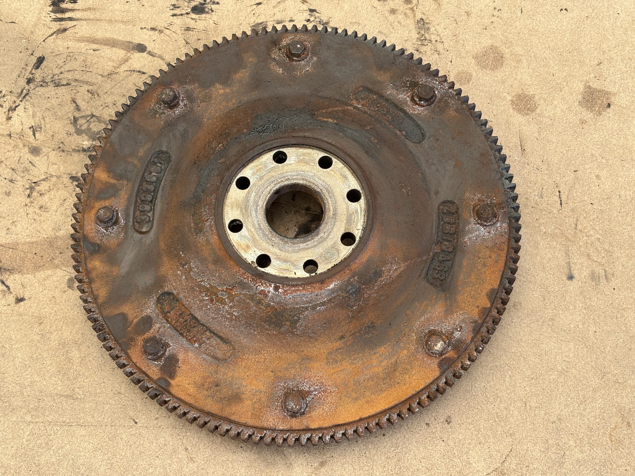 Cummins 8.3 6CT 6CTA 6CTAA Koło zamachowe 3993881 - Smagratis - Žemės ūkio technika: foto 1 Cummins 8.3 6CT 6CTA 6CTAA Koło zamachowe 3993881 - Smagratis - Žemės ūkio technika: foto 1