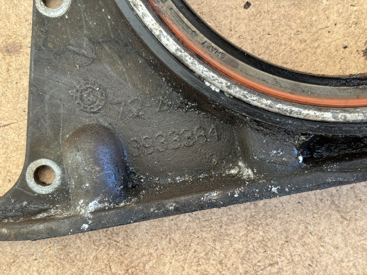 Cummins 8.3 6CT 6CTA 6CTAA Tylna Pokrywa, Obudowa Uszczelniacza Wału Korbowego 3933384 - Variklis ir dalys: foto 1 Cummins 8.3 6CT 6CTA 6CTAA Tylna Pokrywa, Obudowa Uszczelniacza Wału Korbowego 3933384 - Variklis ir dalys: foto 1