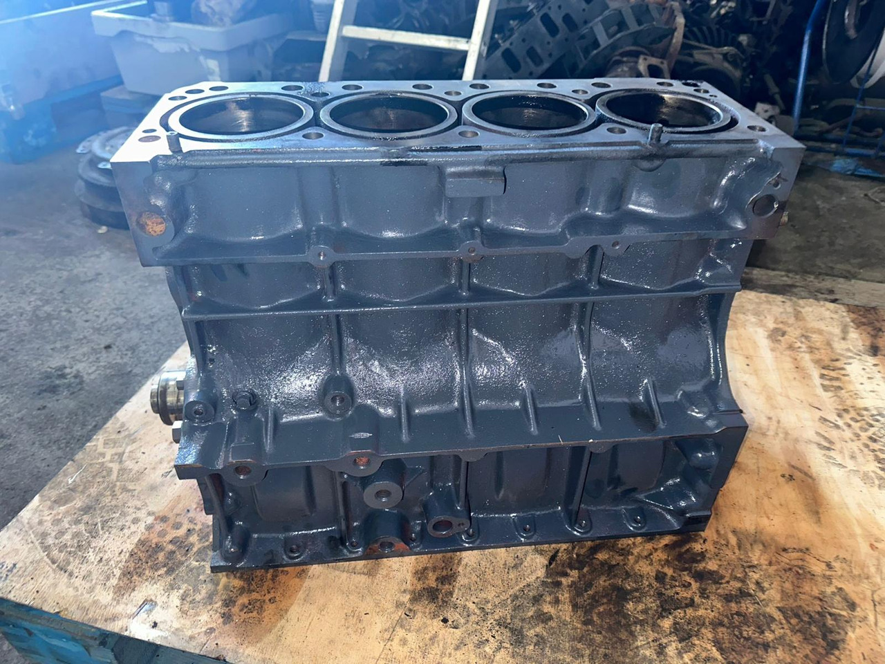 Deutz BF4M1011 F4M1011 - silnik słupek blok - Cilindrų blokas: foto 1 Deutz BF4M1011 F4M1011 - silnik słupek blok - Cilindrų blokas: foto 1