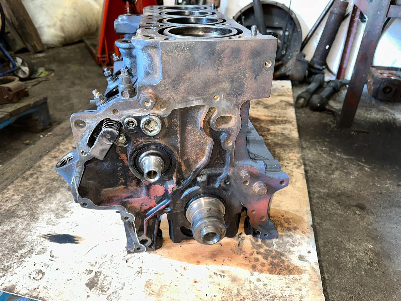 Deutz BF4M1011 F4M1011 - silnik słupek blok - Cilindrų blokas: foto 2 Deutz BF4M1011 F4M1011 - silnik słupek blok - Cilindrų blokas: foto 2