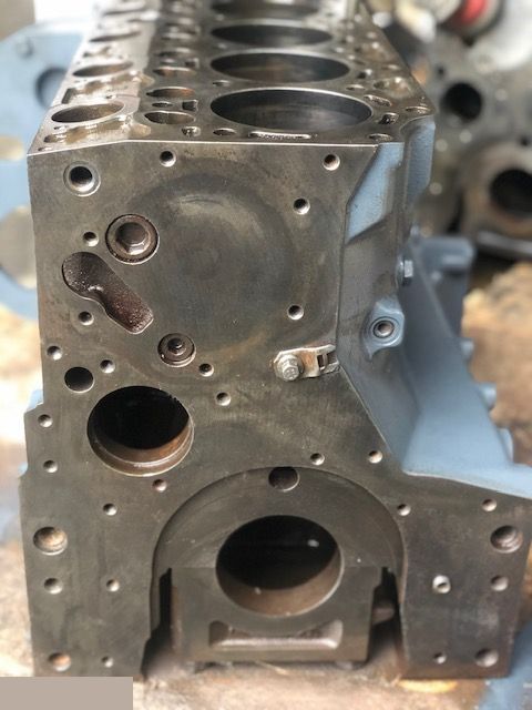 Deutz BF4m2012 - Blok Vylindrów - Cilindrų blokas - Žemės ūkio technika: foto 4 Deutz BF4m2012 - Blok Vylindrów - Cilindrų blokas - Žemės ūkio technika: foto 4