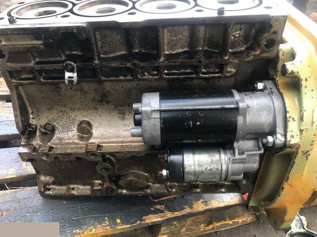 Deutz F4L1011 04173146r - Blok Silnika - Cilindrų blokas - Žemės ūkio technika: foto 5 Deutz F4L1011 04173146r - Blok Silnika - Cilindrų blokas - Žemės ūkio technika: foto 5