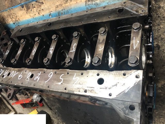 Deutz TCD 2012 L06 4V TCD2012L064V - Blok Cylindrów Silnika - Cilindrų blokas - Žemės ūkio technika: foto 4 Deutz TCD 2012 L06 4V TCD2012L064V - Blok Cylindrów Silnika - Cilindrų blokas - Žemės ūkio technika: foto 4