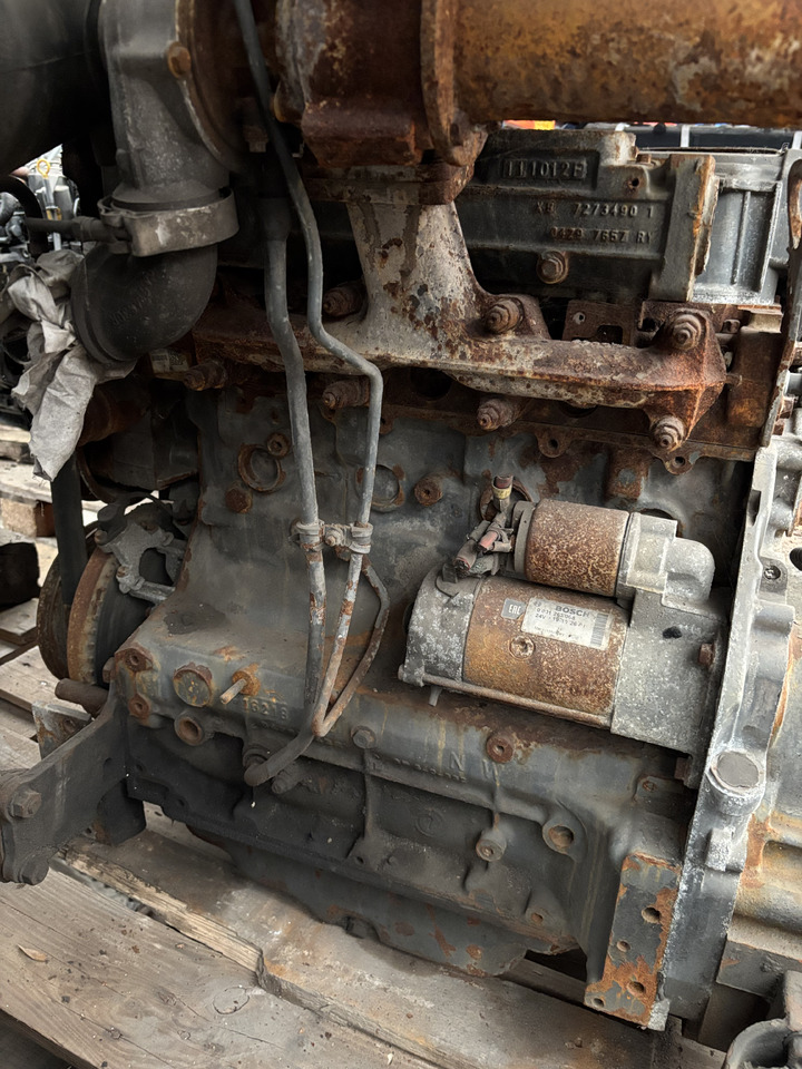 Deutz TCD3.6 L4 TCD3.6 L4 Silnik Blok Kolektor CZĘŚCI 7273490 - Variklis ir dalys: foto 2 Deutz TCD3.6 L4 TCD3.6 L4 Silnik Blok Kolektor CZĘŚCI 7273490 - Variklis ir dalys: foto 2