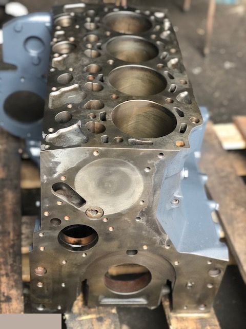 Deutz Tcd2012l04 - Blok Cylindrów - 04289543R - Cilindrų blokas - Žemės ūkio technika: foto 3 Deutz Tcd2012l04 - Blok Cylindrów - 04289543R - Cilindrų blokas - Žemės ūkio technika: foto 3