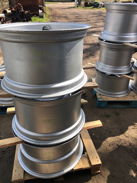 Felga 14x24 Cat TH Bobcat - Ratlankis - Statybinė technika: foto 3 Felga 14x24 Cat TH Bobcat - Ratlankis - Statybinė technika: foto 3