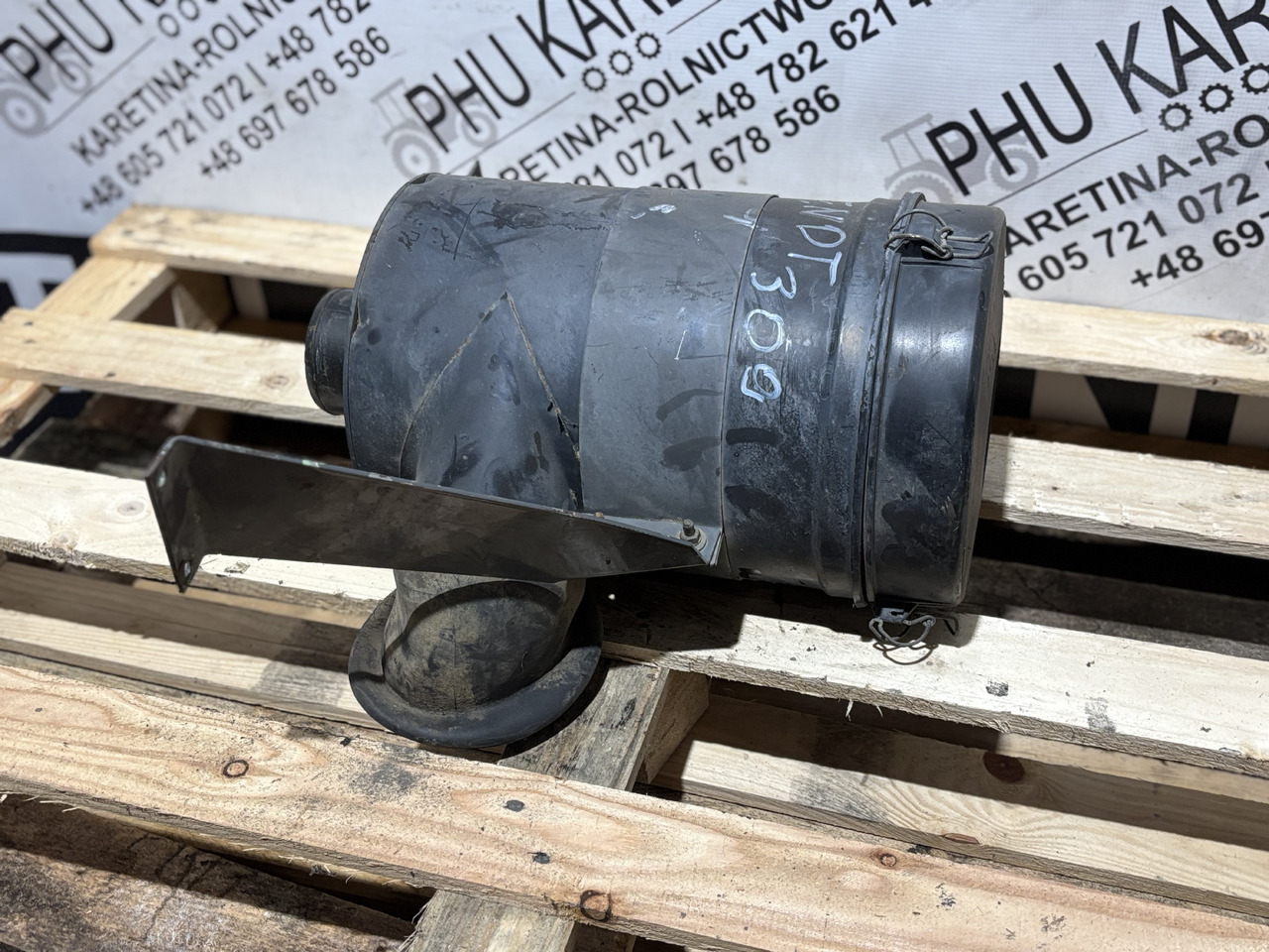 Fendt 309 Obudowa Filtra Powietrza - Oro filtras - Žemės ūkio technika: foto 1 Fendt 309 Obudowa Filtra Powietrza - Oro filtras - Žemės ūkio technika: foto 1