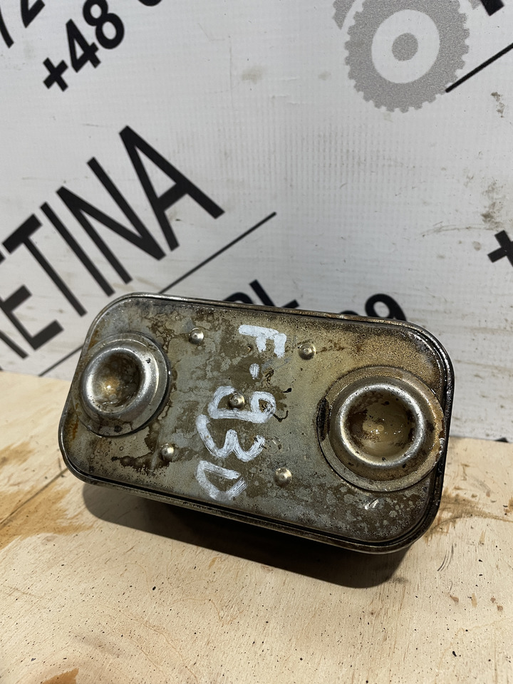 Fendt 930 MAN D0836 - chłodnica oleju F824200310270 51.05601-0084 - Alyvos aušintuvas - Statybinė technika: foto 3 Fendt 930 MAN D0836 - chłodnica oleju F824200310270 51.05601-0084 - Alyvos aušintuvas - Statybinė technika: foto 3