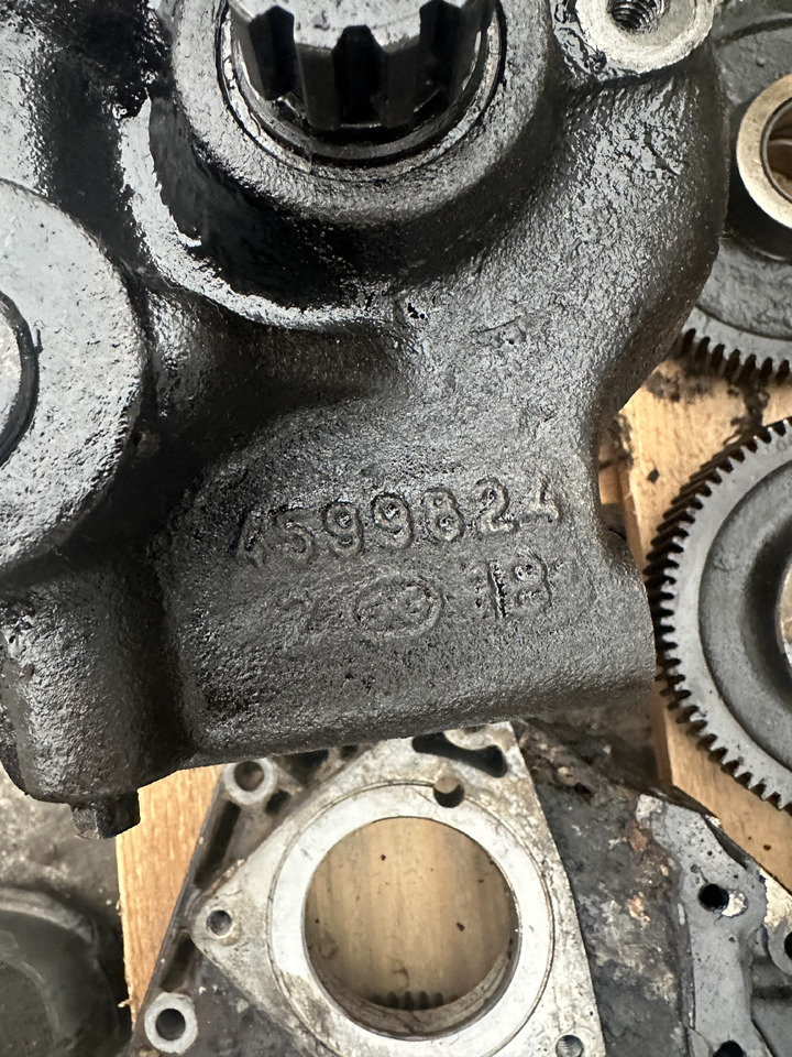 Fiat 780dt Fiat 8045 pompa paliwa , pompa oleju Balansery obudowa rozrządu - Kuro siurblys - Traktorius: foto 5 Fiat 780dt Fiat 8045 pompa paliwa , pompa oleju Balansery obudowa rozrządu - Kuro siurblys - Traktorius: foto 5