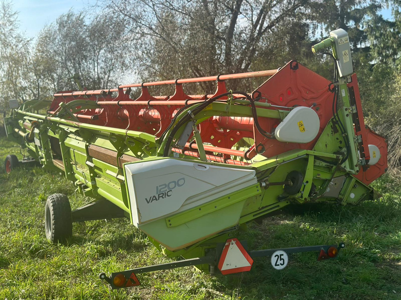 HEDER ZBOŻOWY CLAAS VARIO 1200 z 2013 roku - Grūdų pjaunamoji: foto 1 HEDER ZBOŻOWY CLAAS VARIO 1200 z 2013 roku - Grūdų pjaunamoji: foto 1