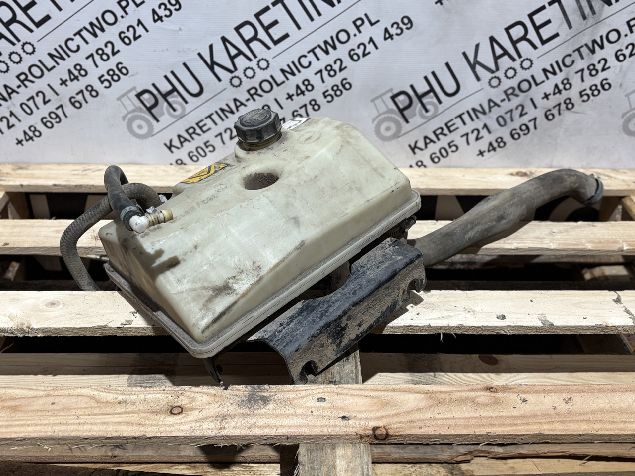 JCB 332/E9125 Zbiornik wyrównawczy płynu chłodniczego - Išsiplėtimo bakelis - Statybinė technika: foto 1 JCB 332/E9125 Zbiornik wyrównawczy płynu chłodniczego - Išsiplėtimo bakelis - Statybinė technika: foto 1