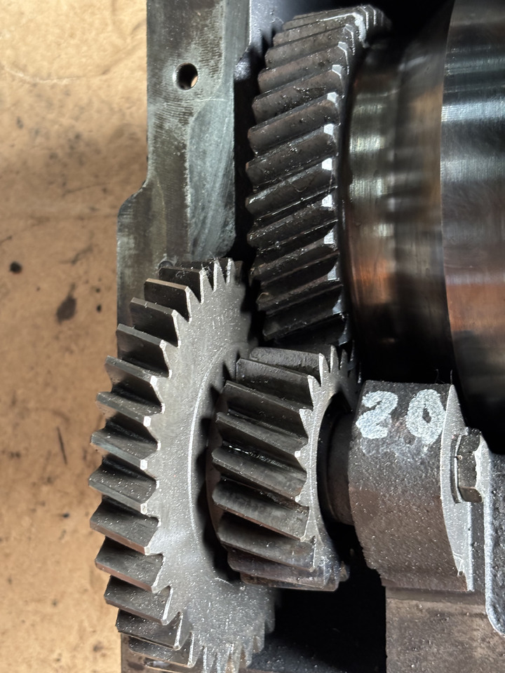 Pusašis - Žemės ūkio technika John Deere 6110, 6000, 6010  Przystawka Przedniego Napędu L76149 L101047: foto 8