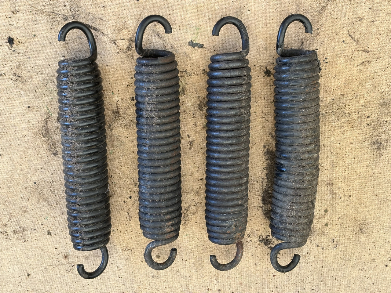 John Deere 6610 6850 7200 7500 7580 Sprężyna x4 Z67236 - Pakaba - Žemės ūkio technika: foto 1 John Deere 6610 6850 7200 7500 7580 Sprężyna x4 Z67236 - Pakaba - Žemės ūkio technika: foto 1