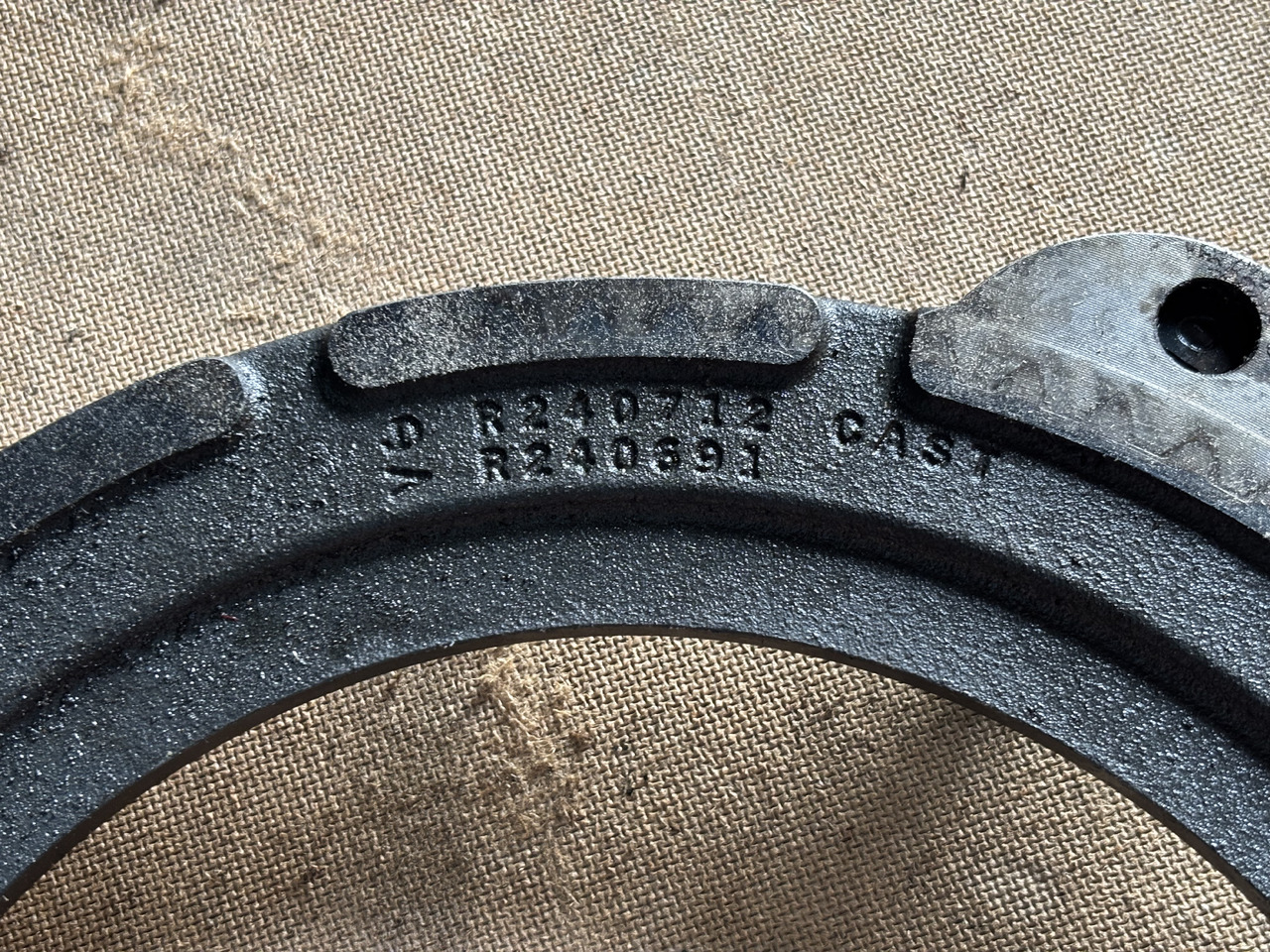 John Deere 6830 6930 7330 7425 Docisk Hamulca Płytka R240691 - Stabdžių diskai - Žemės ūkio technika: foto 2 John Deere 6830 6930 7330 7425 Docisk Hamulca Płytka R240691 - Stabdžių diskai - Žemės ūkio technika: foto 2