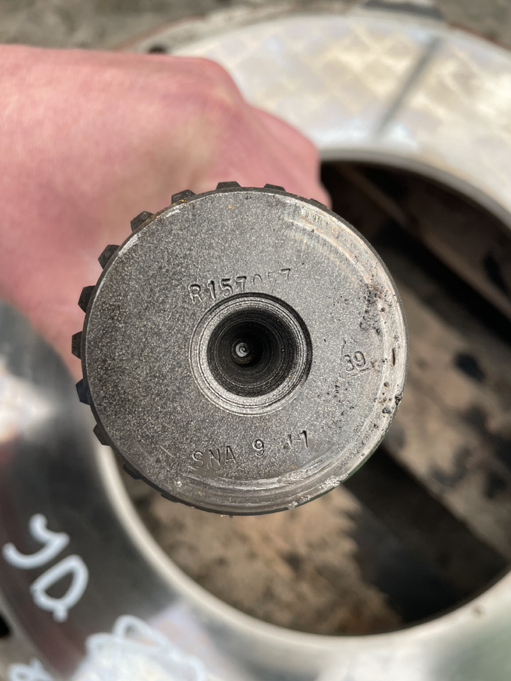 John Deere 8110 8120 8210 9120 9220 - półoś granat R157057 R111450 R157061 R157059 - Pusašis - Žemės ūkio technika: foto 2 John Deere 8110 8120 8210 9120 9220 - półoś granat R157057 R111450 R157061 R157059 - Pusašis - Žemės ūkio technika: foto 2