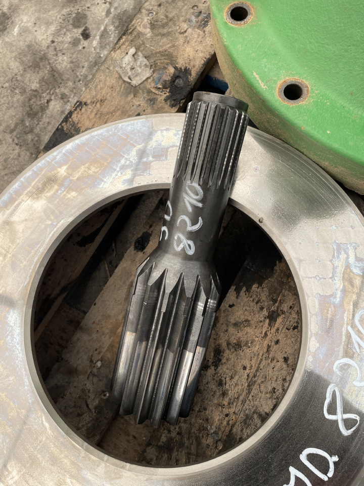 John Deere 8110 8120 8210 9120 9220 - półoś granat R157057 R111450 R157061 R157059 - Pusašis - Žemės ūkio technika: foto 1 John Deere 8110 8120 8210 9120 9220 - półoś granat R157057 R111450 R157061 R157059 - Pusašis - Žemės ūkio technika: foto 1