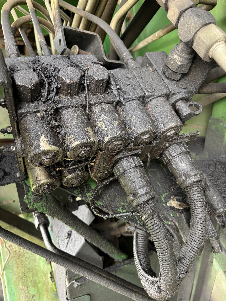 John Deere CTS WTS STS - rozdzielacz hydrauliczny sekcje - Hidraulinis vožtuvas - Žemės ūkio technika: foto 1 John Deere CTS WTS STS - rozdzielacz hydrauliczny sekcje - Hidraulinis vožtuvas - Žemės ūkio technika: foto 1