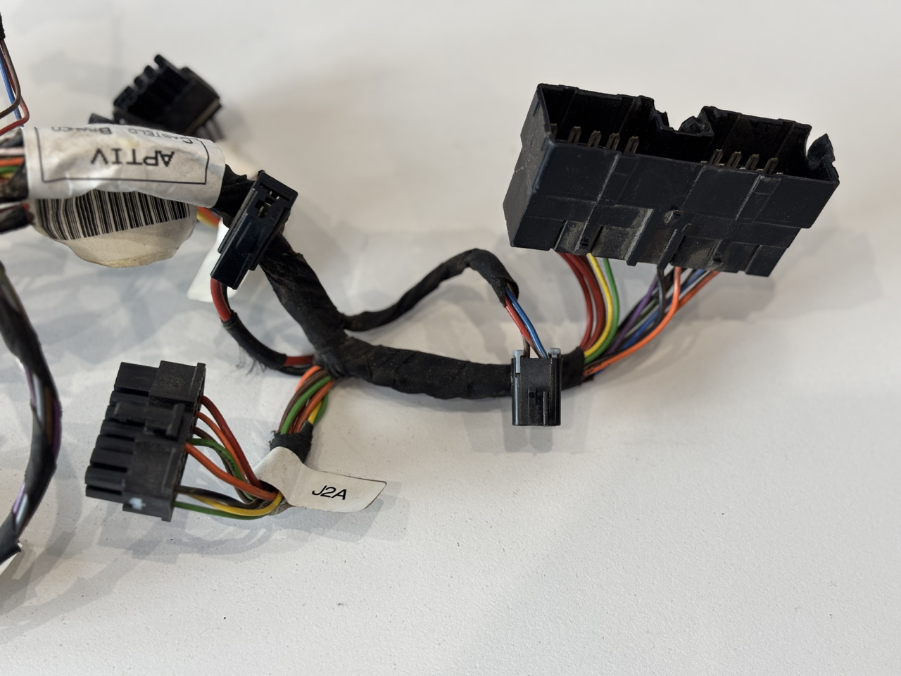 John Deere Wiązka Elektronika Kabli Podłokietnika NGOI MFTC AL222738 - Kabeliai/ Laidai - Žemės ūkio technika: foto 2 John Deere Wiązka Elektronika Kabli Podłokietnika NGOI MFTC AL222738 - Kabeliai/ Laidai - Žemės ūkio technika: foto 2