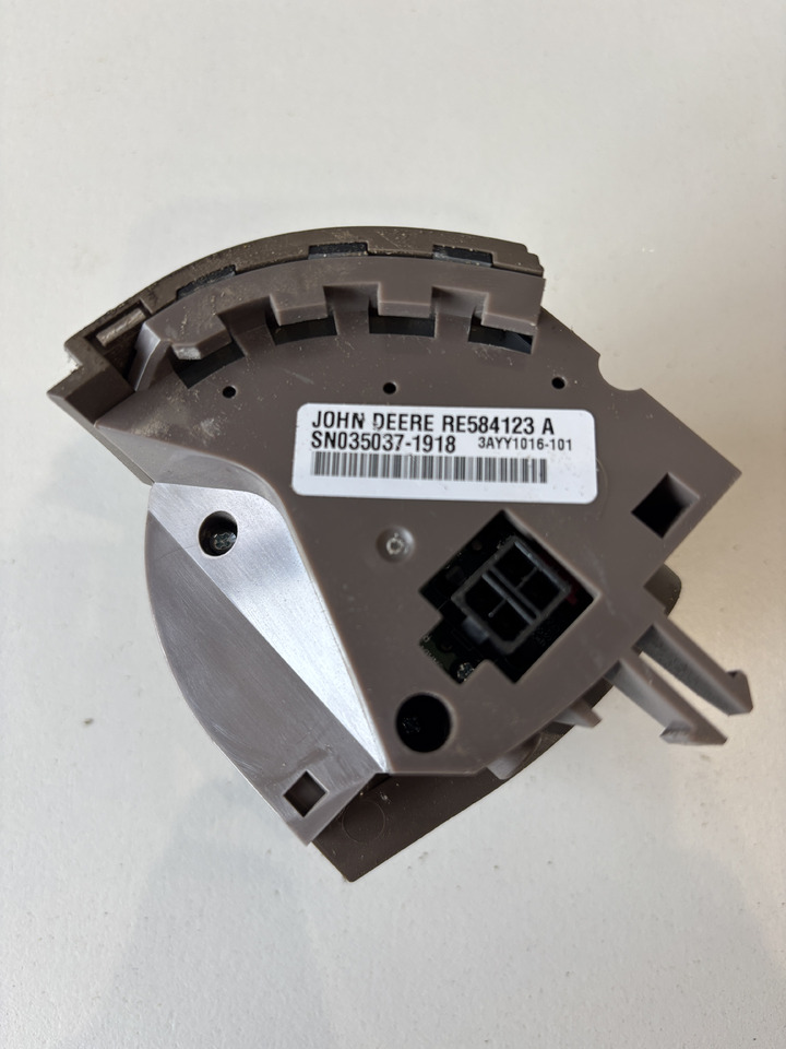 John Deere seria 6000 7000 8000 R - pokrętło sterowanie zaczepem tylnym RE584123 - Kabina ir interjeras - Žemės ūkio technika: foto 1 John Deere seria 6000 7000 8000 R - pokrętło sterowanie zaczepem tylnym RE584123 - Kabina ir interjeras - Žemės ūkio technika: foto 1