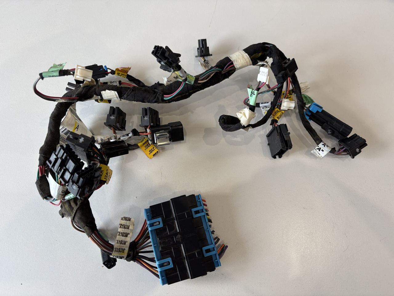 John Deere seria 6000 7000 8000 R - wiązka el. podłokietnika CommandARM RE566687 - Kabeliai/ Laidai - Žemės ūkio technika: foto 1 John Deere seria 6000 7000 8000 R - wiązka el. podłokietnika CommandARM RE566687 - Kabeliai/ Laidai - Žemės ūkio technika: foto 1