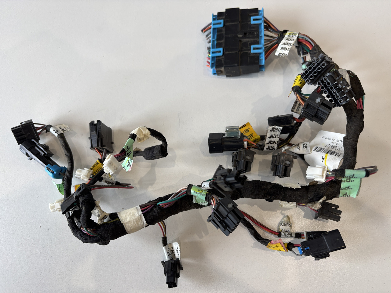 John Deere seria 6000 7000 8000 R - wiązka el. podłokietnika CommandARM RE566687 - Kabeliai/ Laidai - Žemės ūkio technika: foto 2 John Deere seria 6000 7000 8000 R - wiązka el. podłokietnika CommandARM RE566687 - Kabeliai/ Laidai - Žemės ūkio technika: foto 2