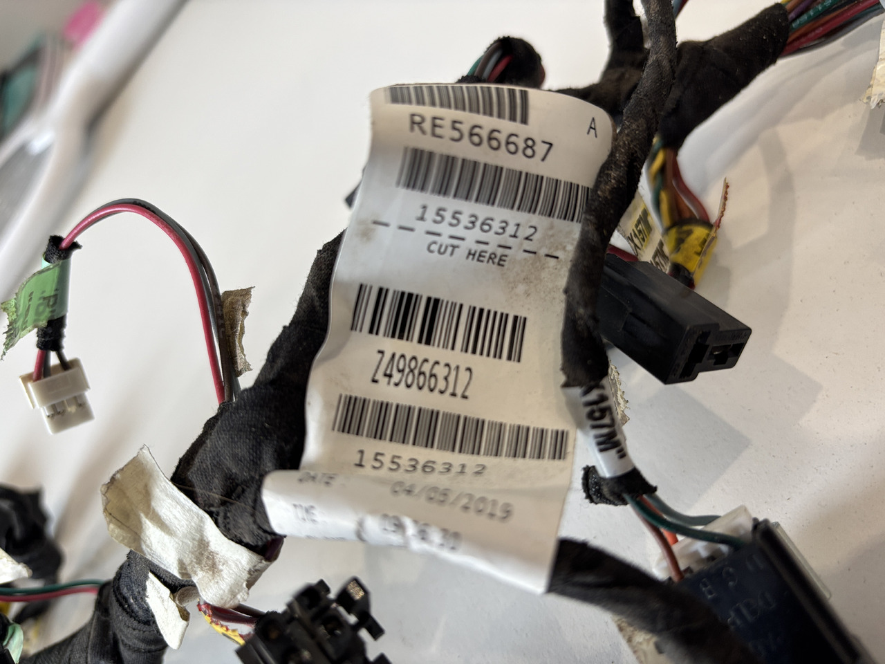 John Deere seria 6000 7000 8000 R - wiązka el. podłokietnika CommandARM RE566687 - Kabeliai/ Laidai - Žemės ūkio technika: foto 3 John Deere seria 6000 7000 8000 R - wiązka el. podłokietnika CommandARM RE566687 - Kabeliai/ Laidai - Žemės ūkio technika: foto 3