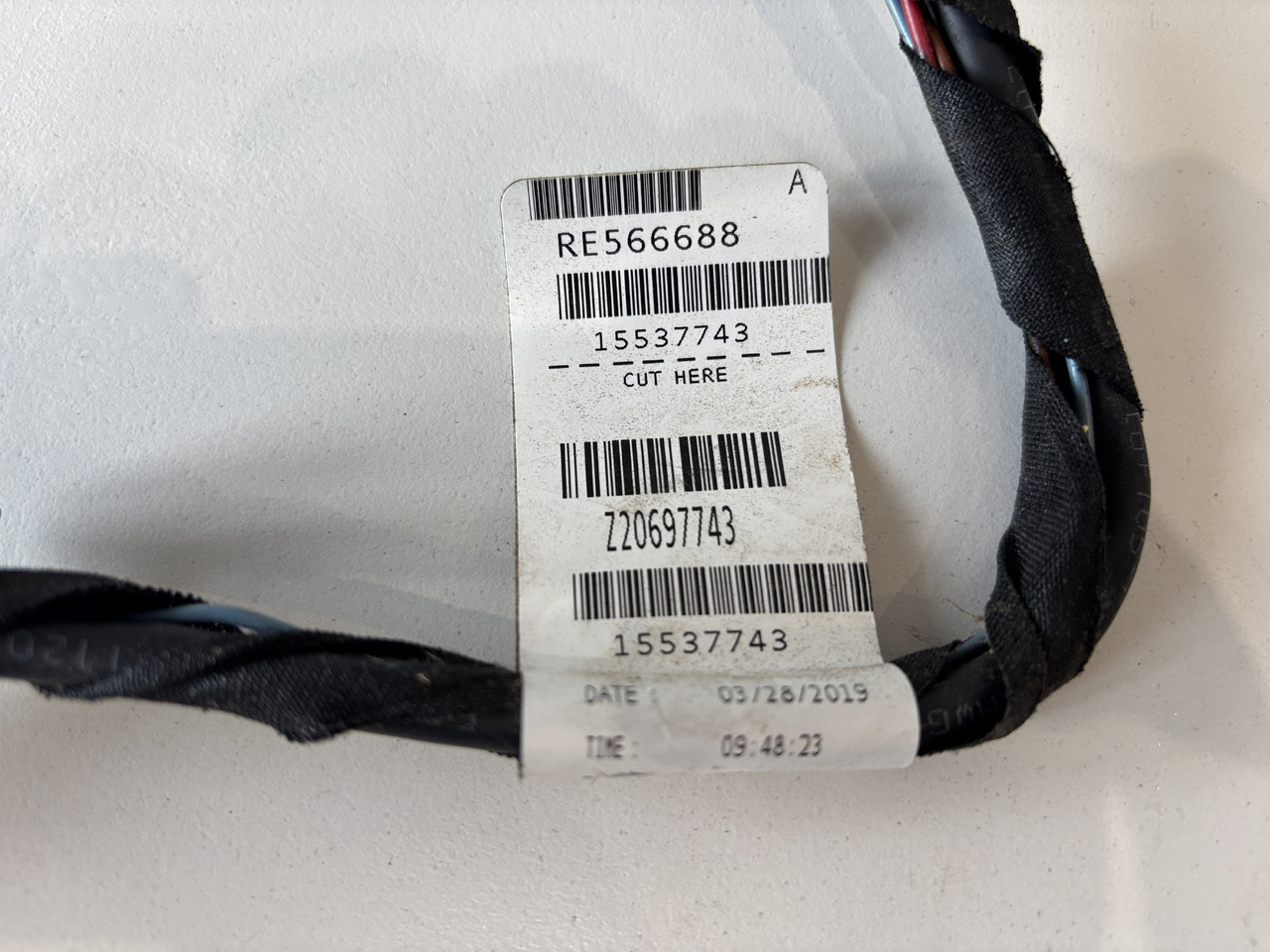 John Deere seria 6000 7000 8000 R - wiązka el. podłokietnika CommandARM RE566688 RE563549 - Kabeliai/ Laidai - Žemės ūkio technika: foto 2 John Deere seria 6000 7000 8000 R - wiązka el. podłokietnika CommandARM RE566688 RE563549 - Kabeliai/ Laidai - Žemės ūkio technika: foto 2