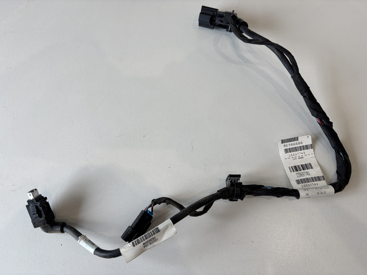 John Deere seria 6000 7000 8000 R - wiązka el. podłokietnika CommandARM RE566688 RE563549 - Kabeliai/ Laidai - Žemės ūkio technika: foto 3 John Deere seria 6000 7000 8000 R - wiązka el. podłokietnika CommandARM RE566688 RE563549 - Kabeliai/ Laidai - Žemės ūkio technika: foto 3