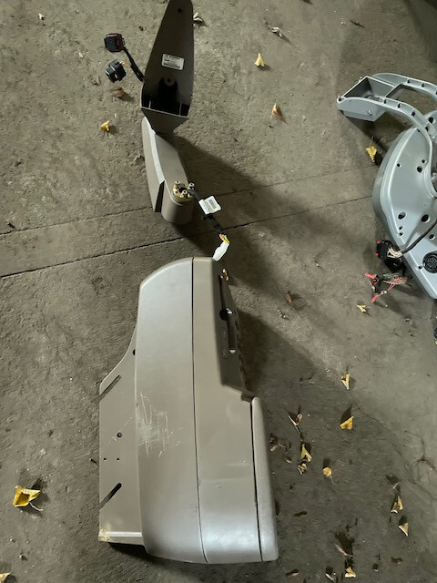 John deere podłokietnik do adaptacji własnej - Sėdynė - Žemės ūkio technika: foto 2 John deere podłokietnik do adaptacji własnej - Sėdynė - Žemės ūkio technika: foto 2