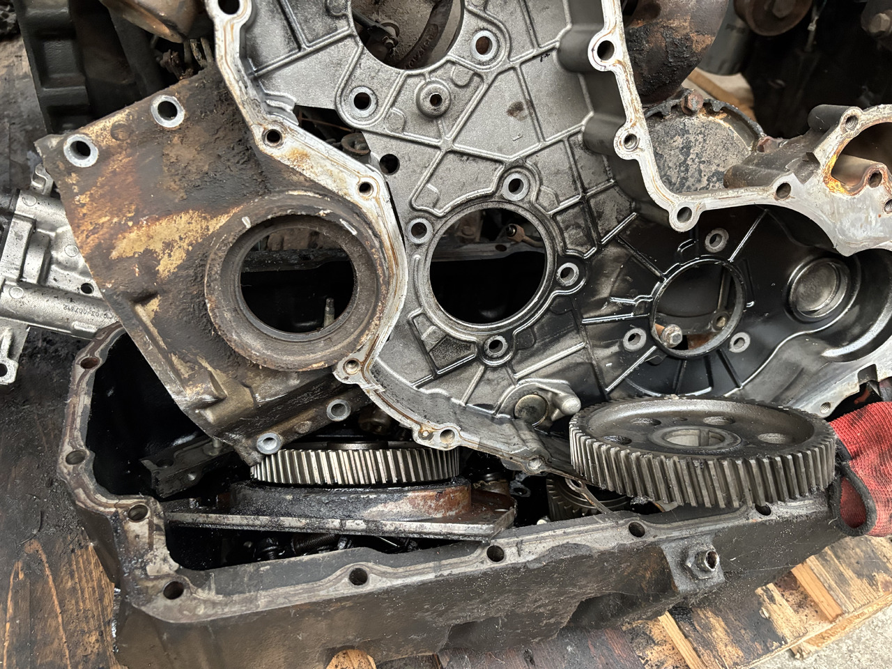 Manitou MLT 634-120 Perkins Silnik Blok Tryby Koło Pasowe Pokrywa Wał Korbowy CZĘŚCI - Alkūninis velenas - Žemės ūkio technika: foto 2 Manitou MLT 634-120 Perkins Silnik Blok Tryby Koło Pasowe Pokrywa Wał Korbowy CZĘŚCI - Alkūninis velenas - Žemės ūkio technika: foto 2