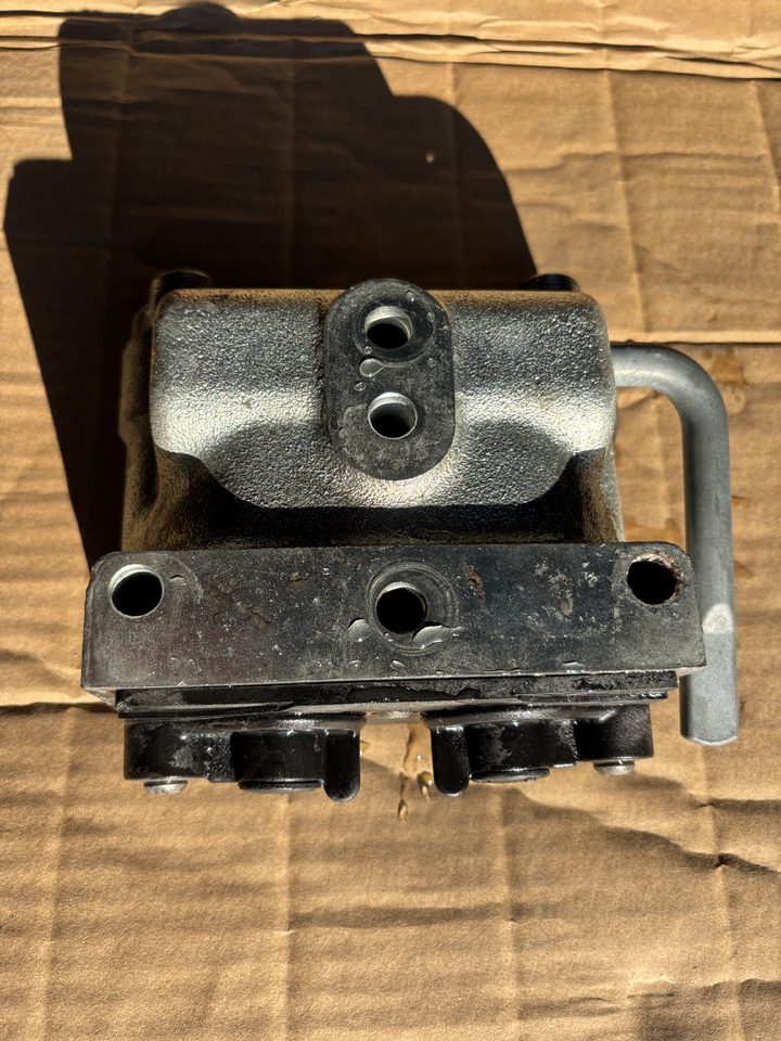 Massey Fergusson - zawór gniazdo hydrauliczne 3796260M1 ACP0307080 - Hidraulinis vožtuvas - Žemės ūkio technika: foto 1 Massey Fergusson - zawór gniazdo hydrauliczne 3796260M1 ACP0307080 - Hidraulinis vožtuvas - Žemės ūkio technika: foto 1