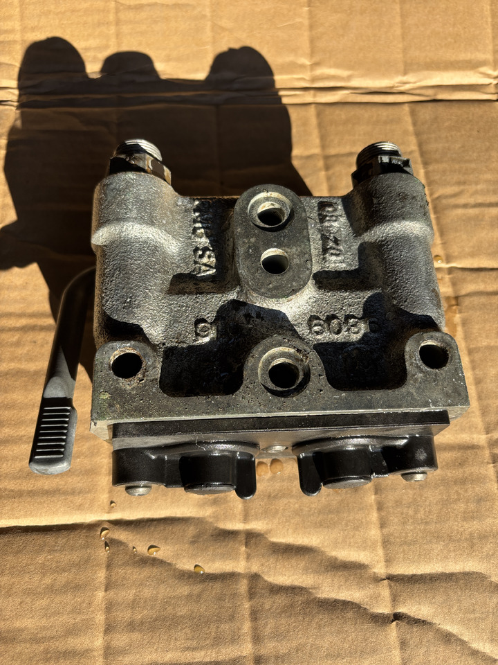 Massey Fergusson - zawór gniazdo hydrauliczne 3796260M1 ACP0307080 - Hidraulinis vožtuvas - Žemės ūkio technika: foto 3 Massey Fergusson - zawór gniazdo hydrauliczne 3796260M1 ACP0307080 - Hidraulinis vožtuvas - Žemės ūkio technika: foto 3